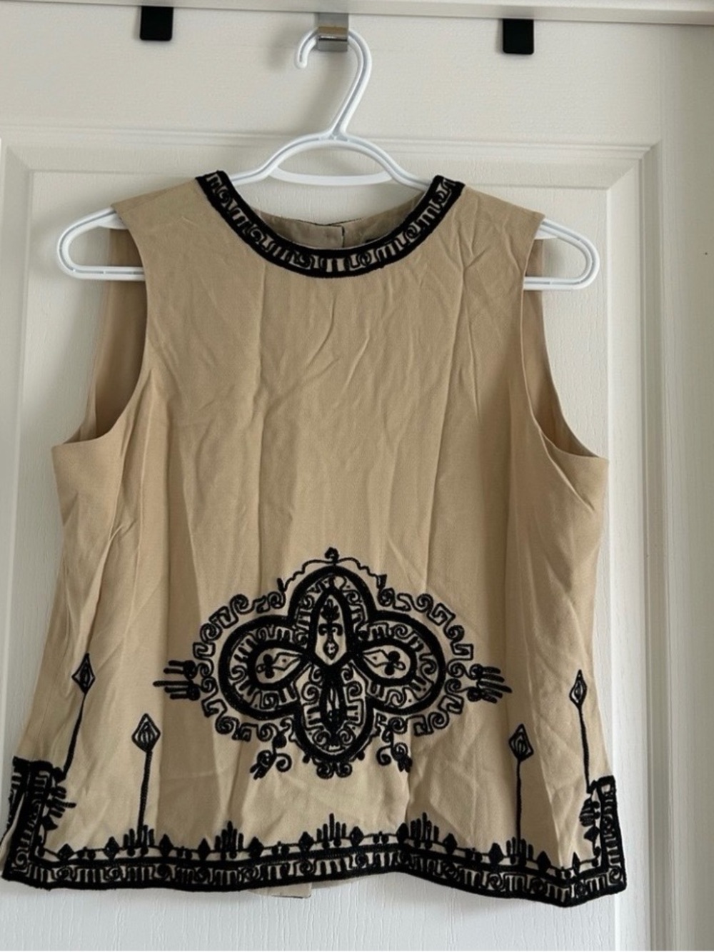 Dana Buchman Beige Sleeveless Tank with Black Embroidered Motif